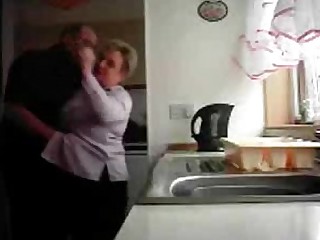 Dilettante Papà Camera nascosta Cucina Mamma Maturo Voyer Divertente